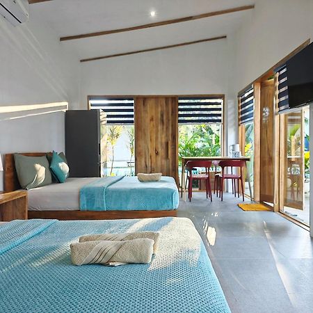 Island World Panglao Hotel Bagian luar foto
