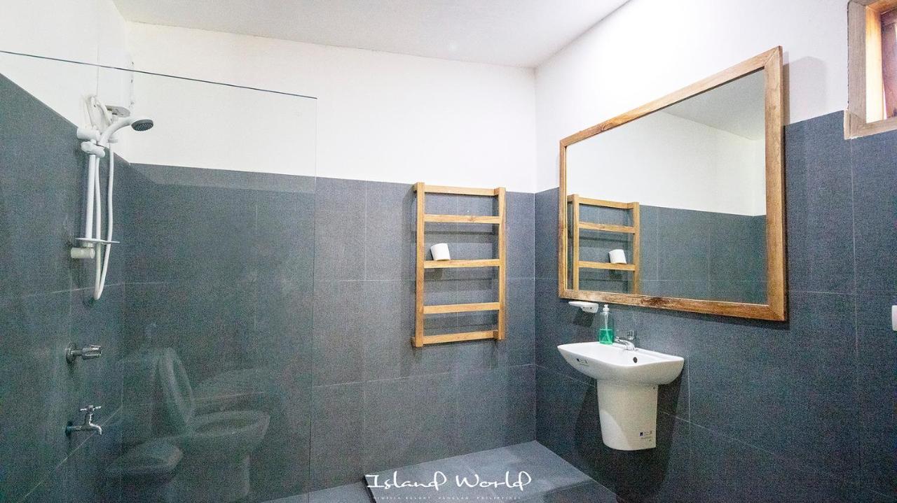 Island World Panglao Hotel Bagian luar foto