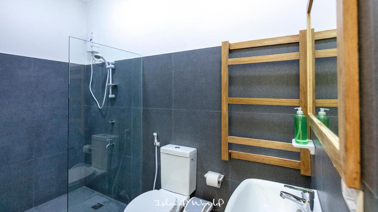 Island World Panglao Hotel Bagian luar foto