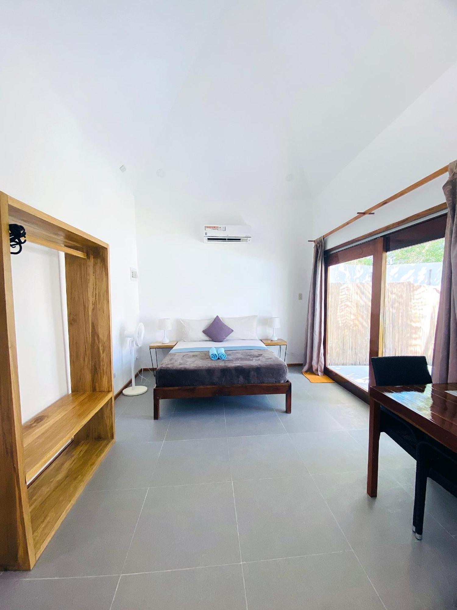 Island World Panglao Hotel Bagian luar foto