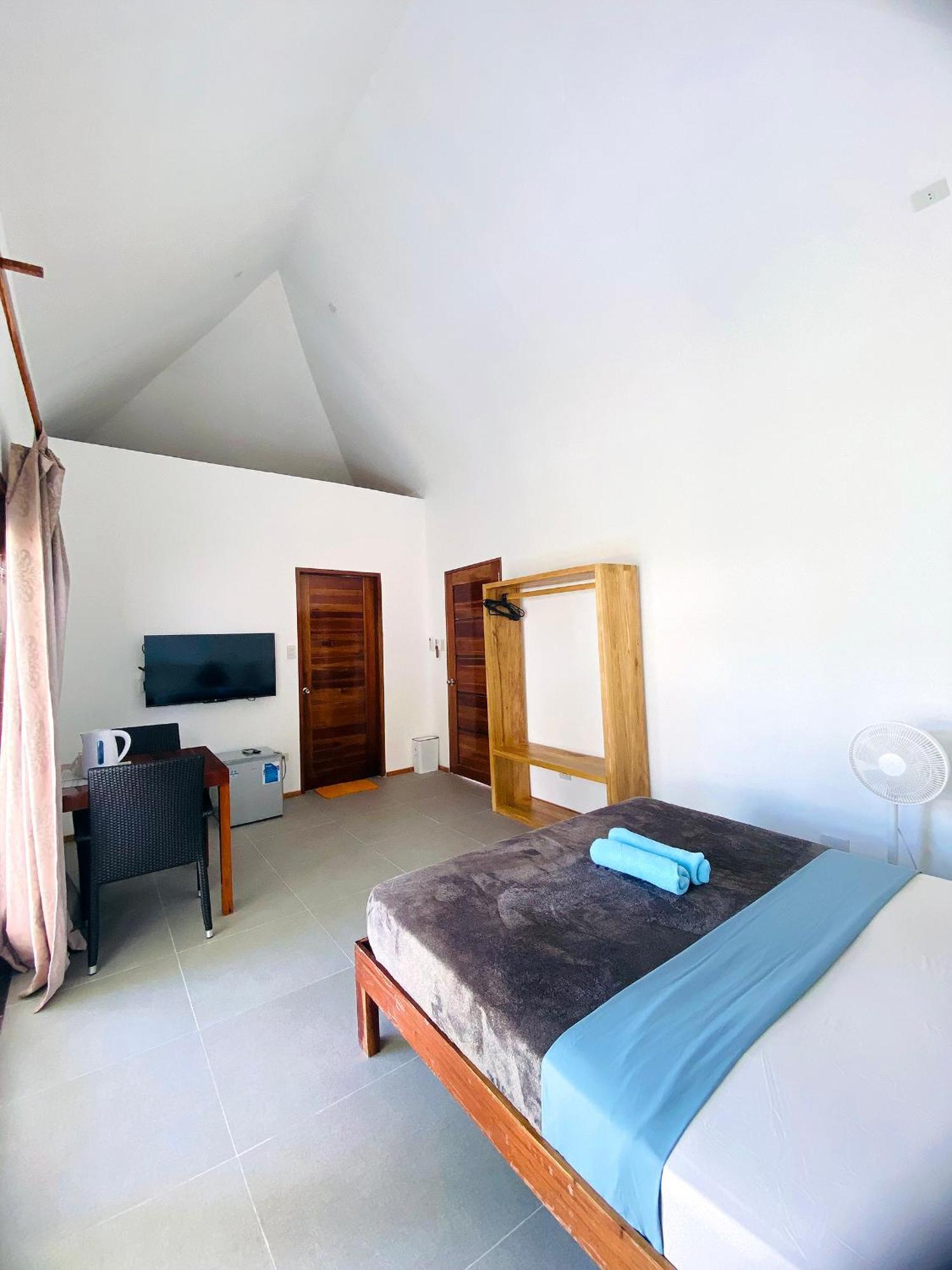 Island World Panglao Hotel Bagian luar foto