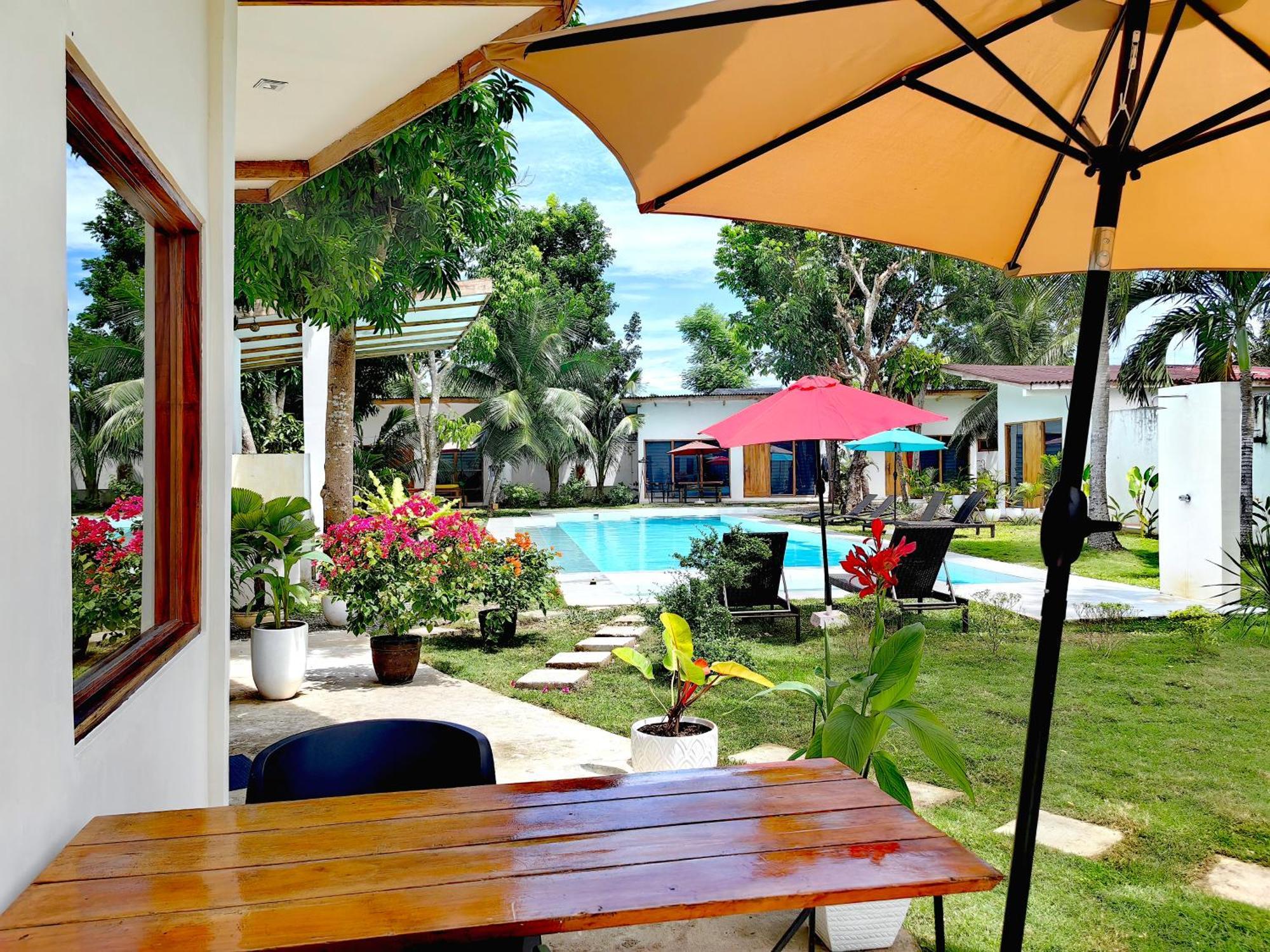 Island World Panglao Hotel Bagian luar foto