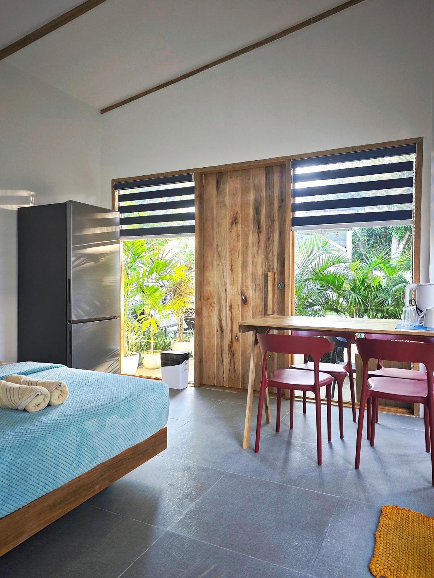 Island World Panglao Hotel Bagian luar foto