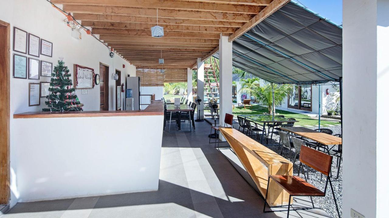 Island World Panglao Hotel Bagian luar foto