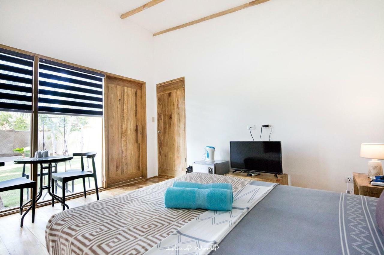 Island World Panglao Hotel Bagian luar foto